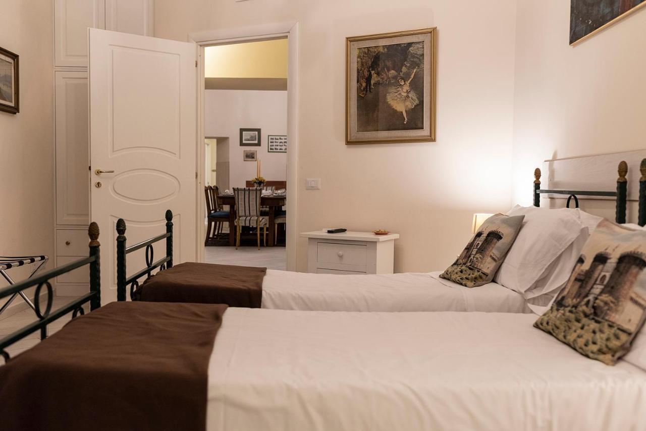 나폴리 Domus Borbonica B&B 외부 사진