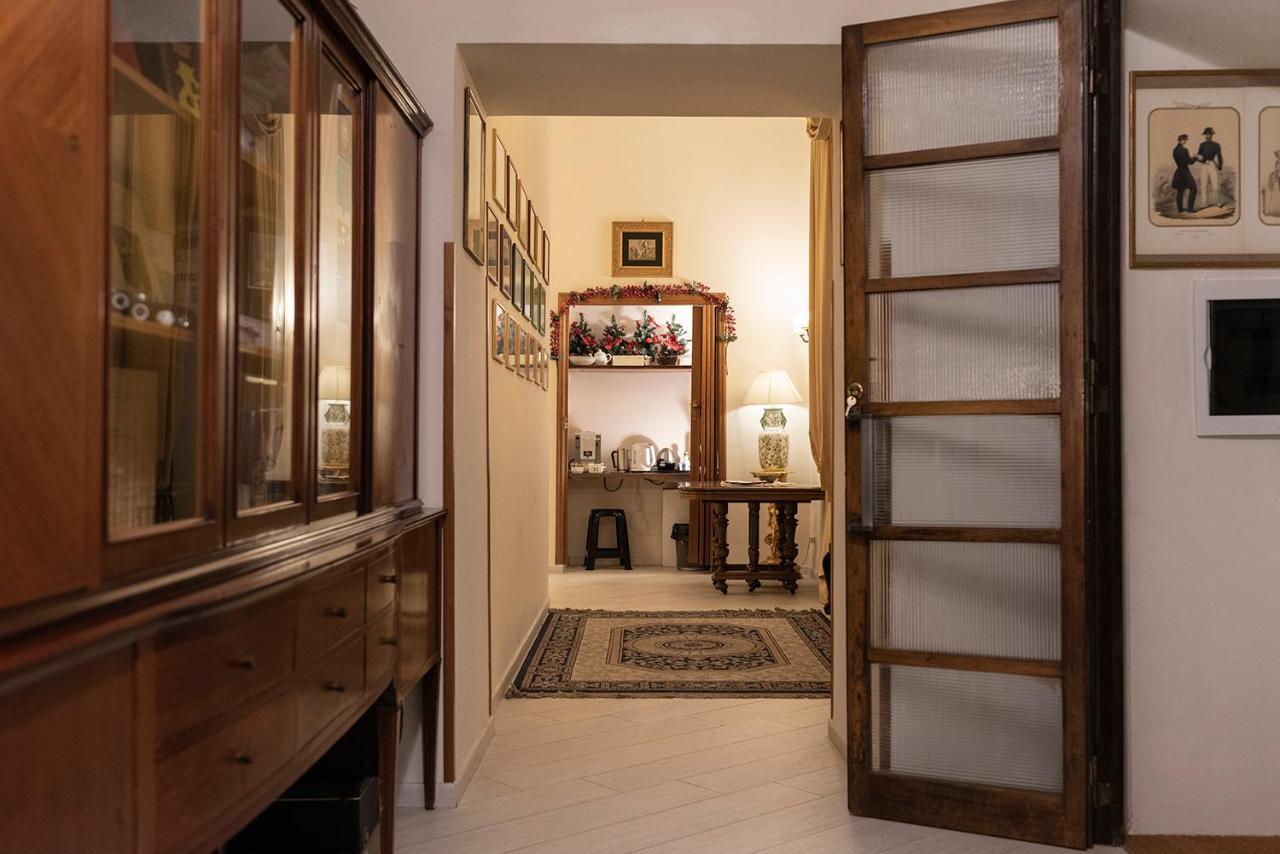 나폴리 Domus Borbonica B&B 외부 사진