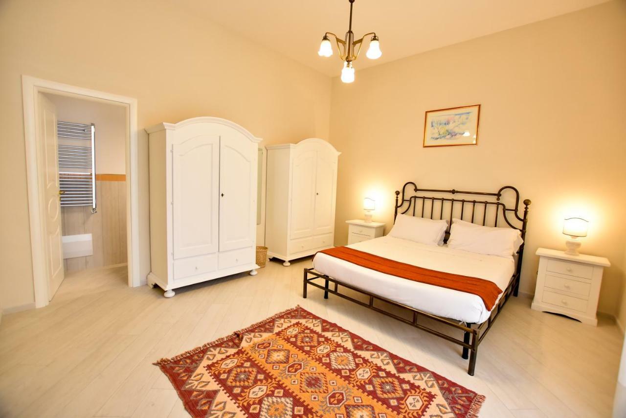 나폴리 Domus Borbonica B&B 외부 사진