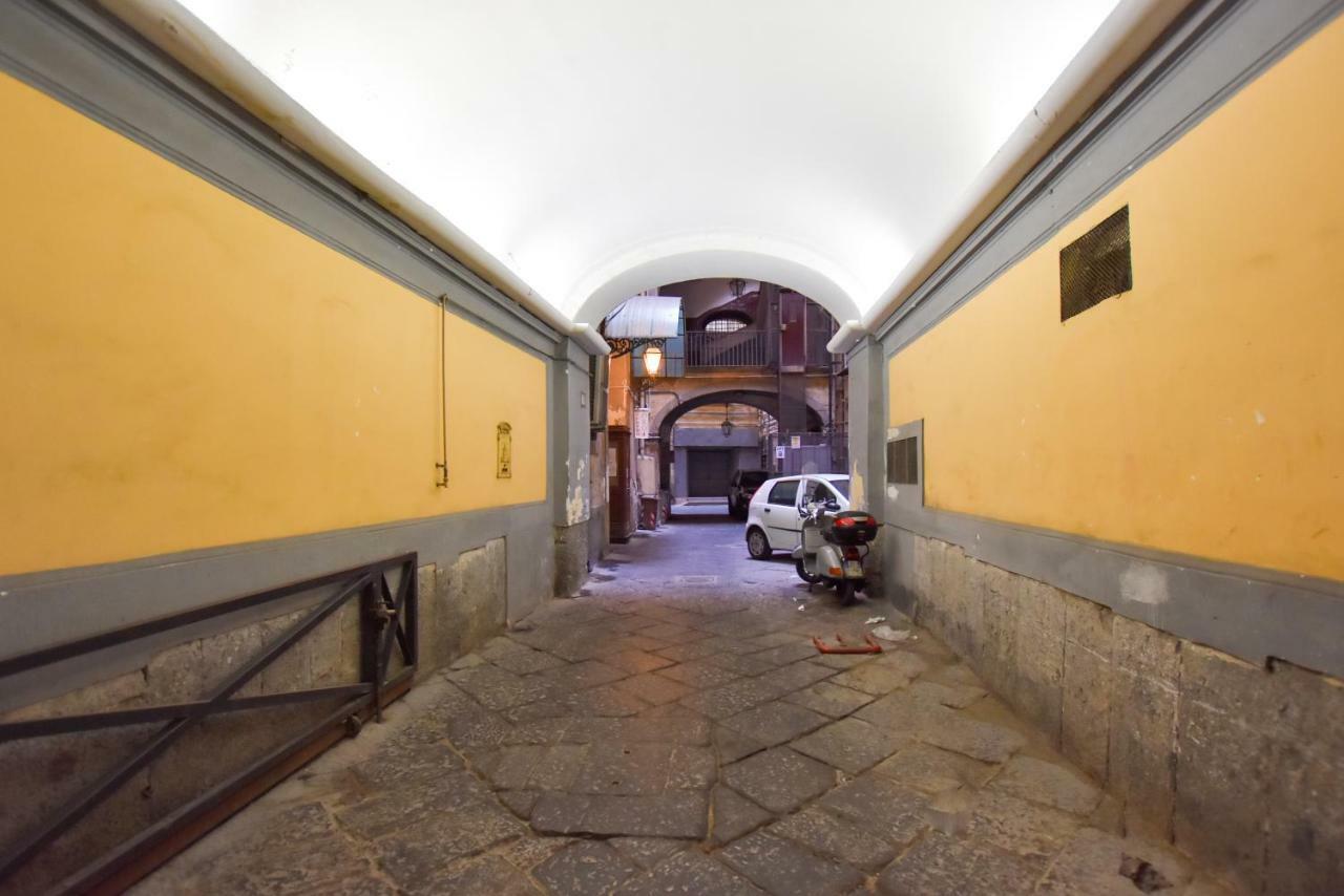 나폴리 Domus Borbonica B&B 외부 사진