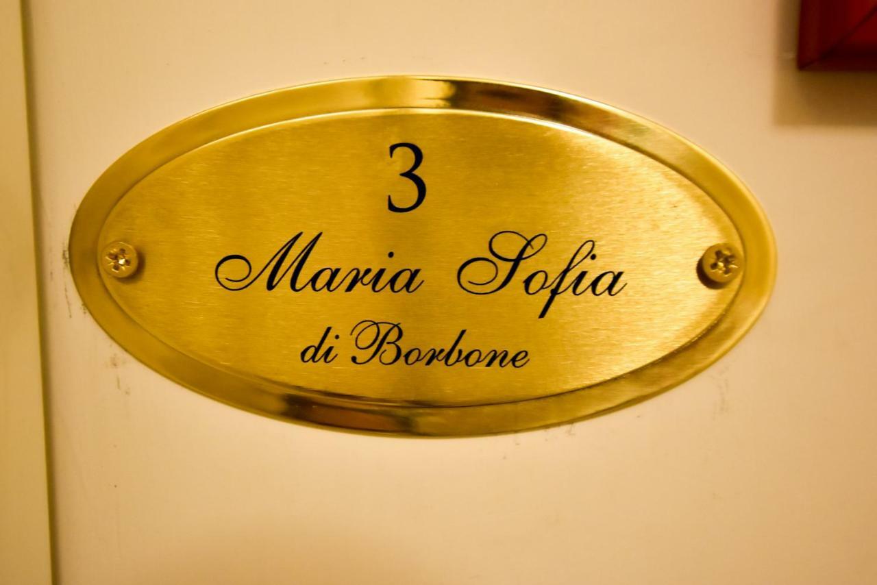 나폴리 Domus Borbonica B&B 외부 사진