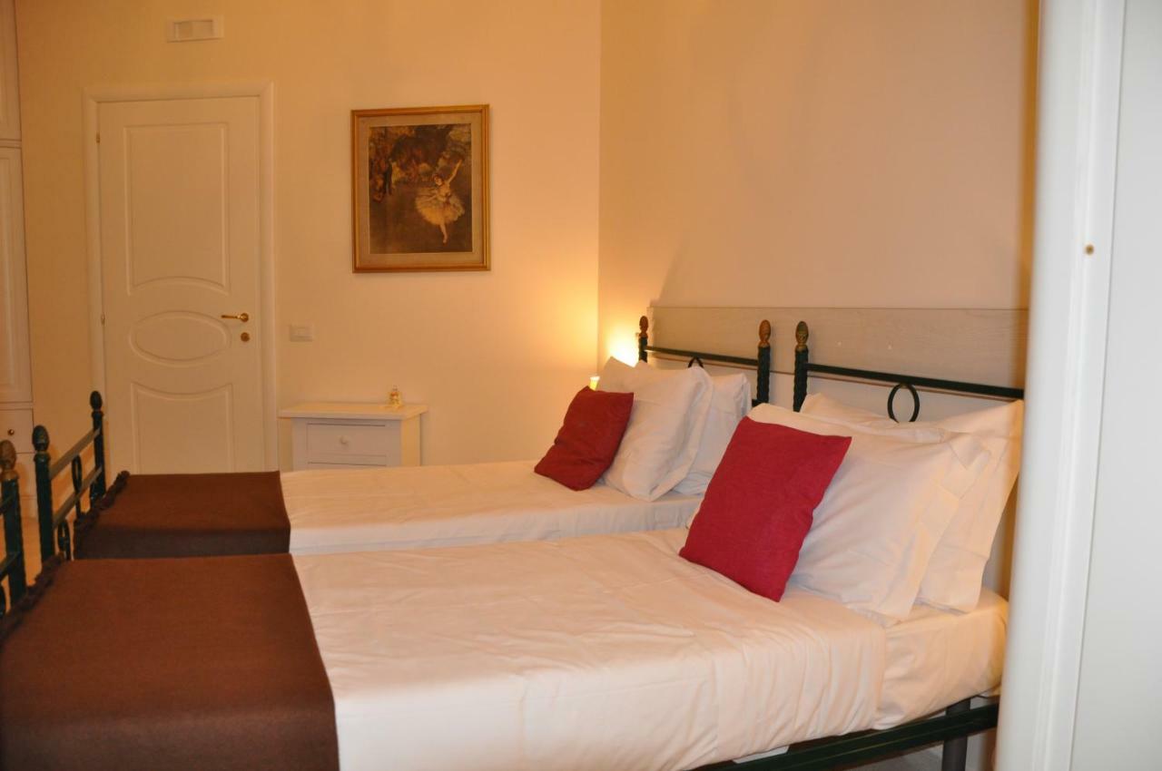 나폴리 Domus Borbonica B&B 외부 사진